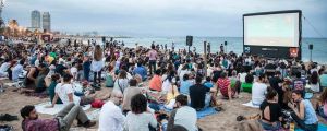 Cinema Lliure a la platja de la Barceloneta